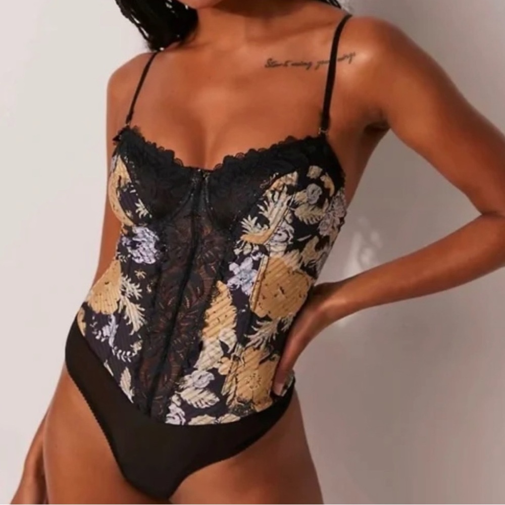🕊️Free People Intimate Black and Cream Floral Lace Corset XS